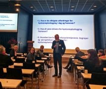 Bjørn Hersoug leder diskusjonen på arbeidsmøte under Plankonferansen 2018 i Bergen.